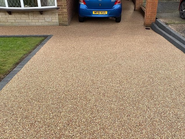 easy to clean finished resin driveway BL2 1 completed